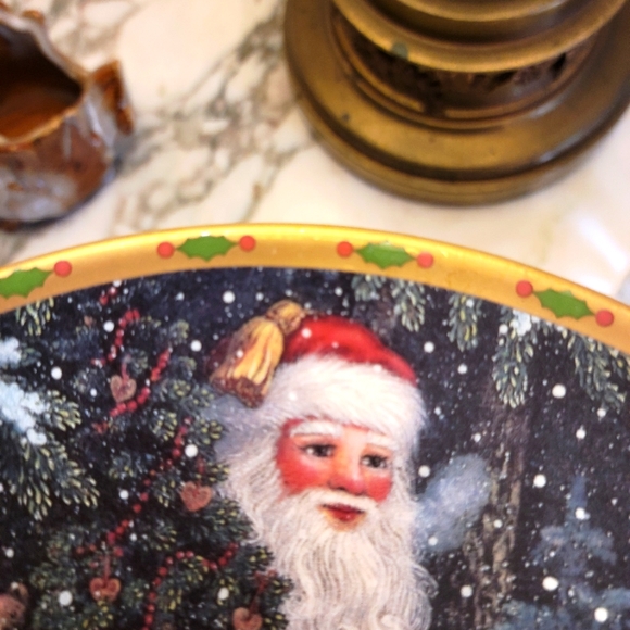 Lenox Santa of the Northern Forest Plate. Limited Edition. - Picture 5 of 7